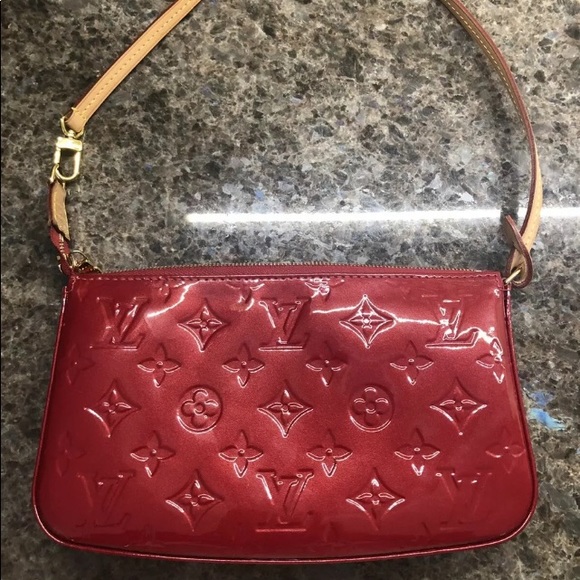 Red vernis Louis Vuitton pochette EUC rose indien - Picture 2 of 7